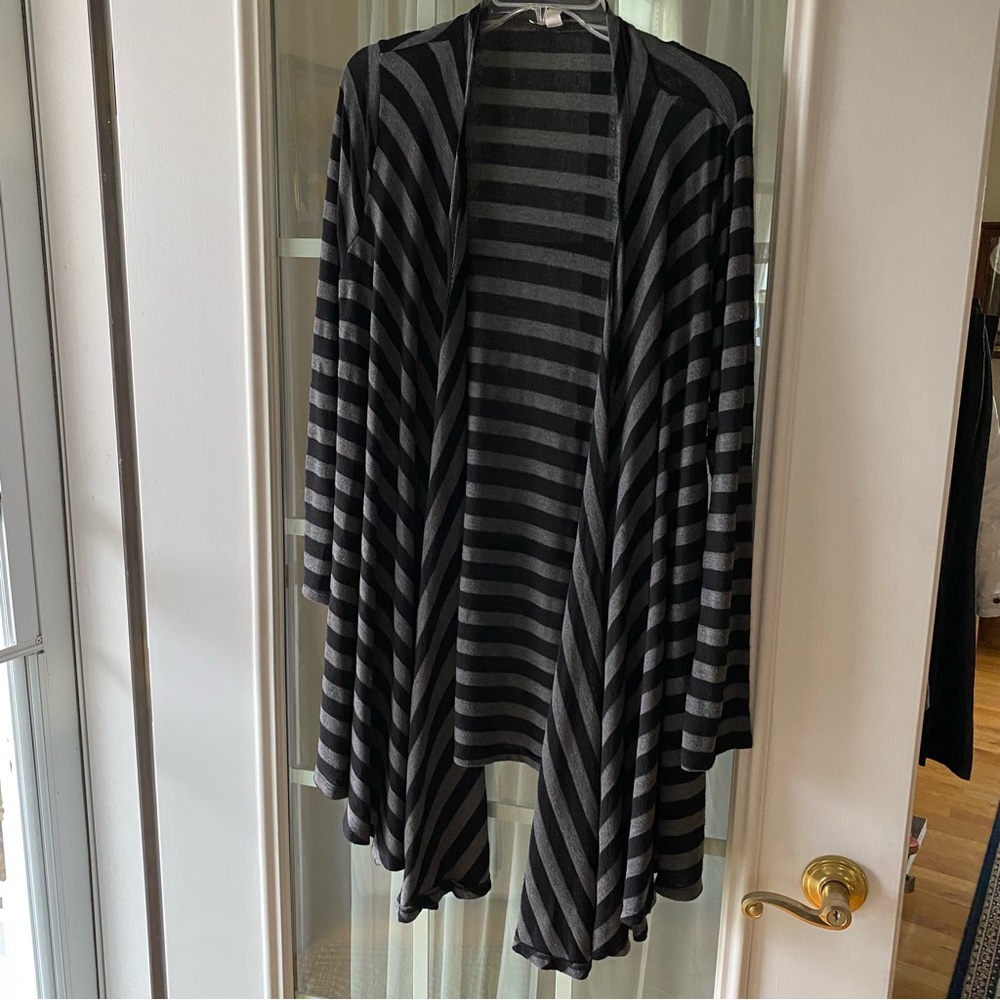 Maria Gabrielle Black n Gray Striped Cardigan